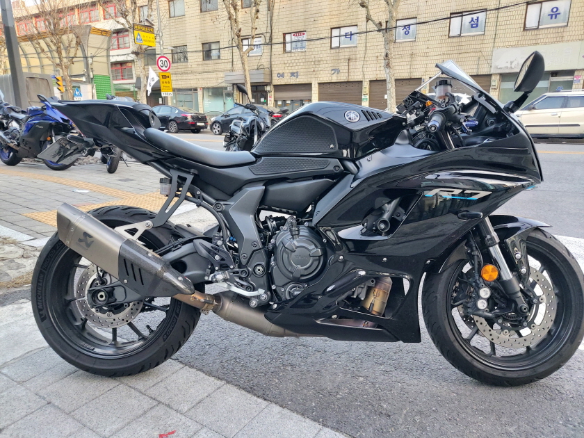 YZF R7 블랙